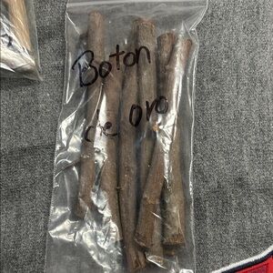 Botón de oro Natural Wooden Sticks